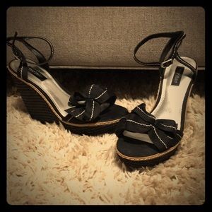 White House Black Market Michael Wedges Size 8